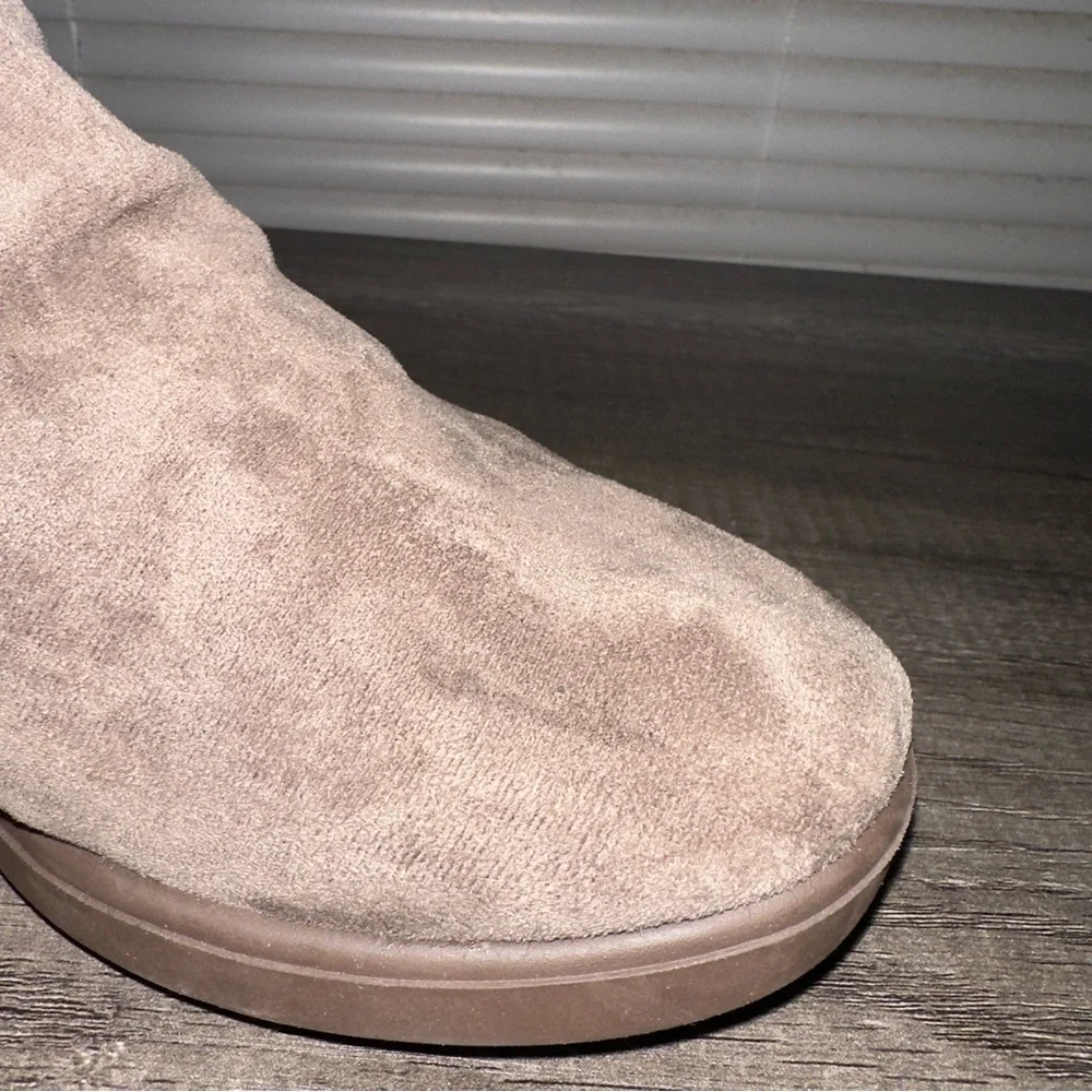 EuroSoft by‎ Sofft Jora Wedge Ankle Faux Suede Bootie Size 7.5 *FLAWS*